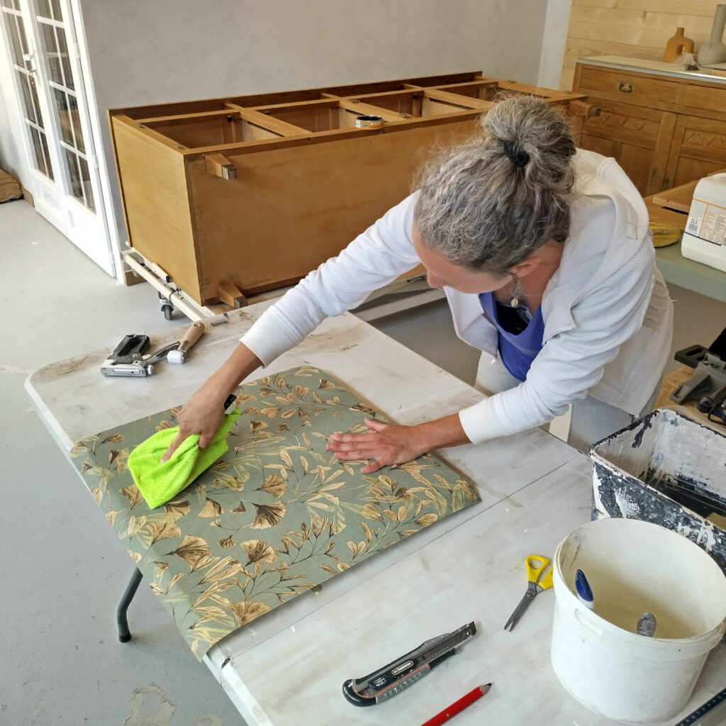 Charlotte et la rénovation de son buffet en bois